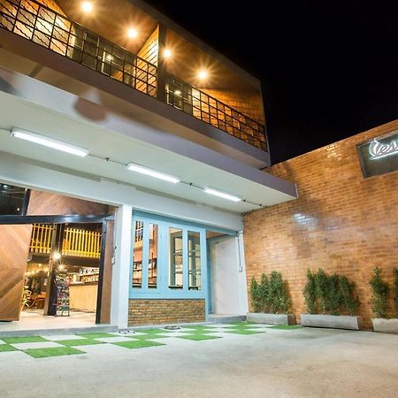 Vestique Hostel Chiang Mai Exterior foto